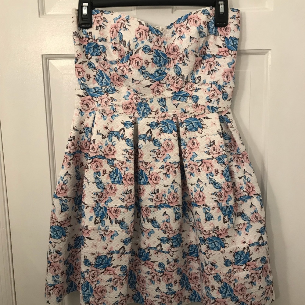 Strapless dress